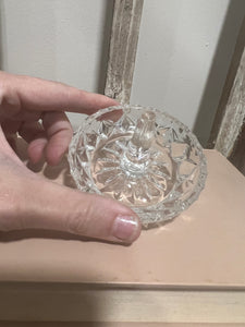 Crystal ring holder